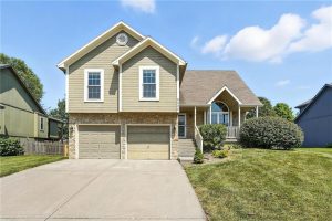 8002-NE-111th-Terrace-mls-2567190-image-1