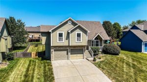 8002-NE-111th-Terrace-mls-2567190-image-52
