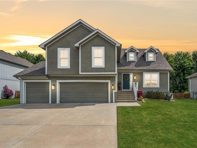 Homes for Sale in Kearney, MO 64060 | 905  Crestridge Drive