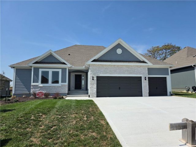 Homes for Sale in Kansas City, MO 64156 | 10216 N Winchester Avenue