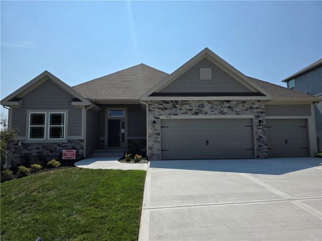 Homes for Sale in Kansas City, MO 64156 | 7015 NE 103rd Street