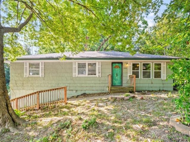 Homes for Sale in Kansas City, MO 64116 | 2425 NE 38th Street