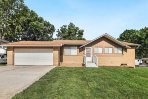 9012-N-Oak-Trafficway-mls-2549569-image-1