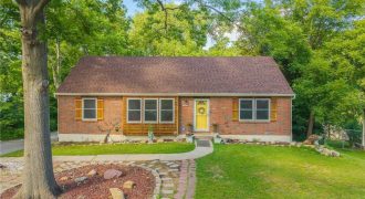 Homes for Sale in Parkville, MO 64152 | 6607  QUAIL RUN Drive