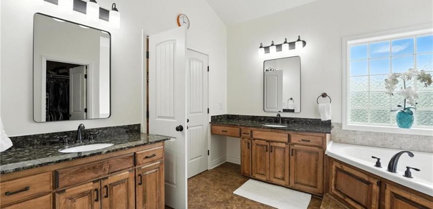Homes for Sale in Parkville, MO 64152 | 6025  Vardon Drive