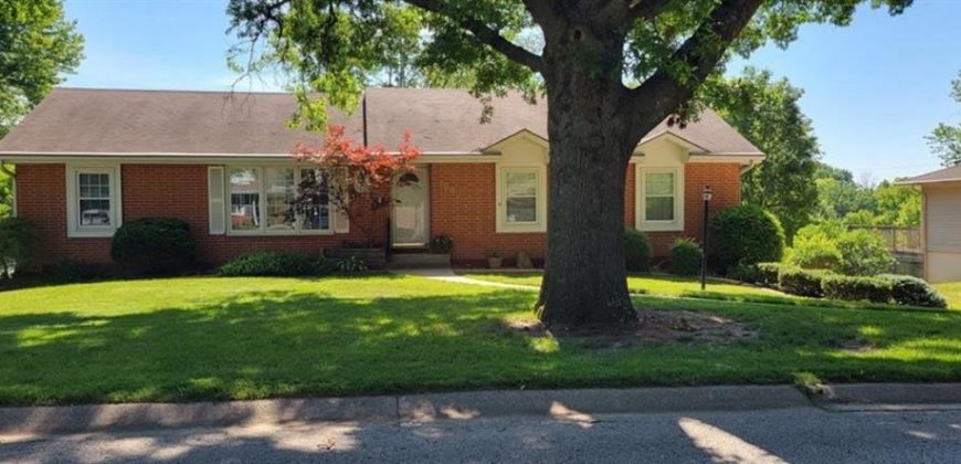 Homes for Sale in Liberty, MO 64068 | 1007 S Ridgeway Drive