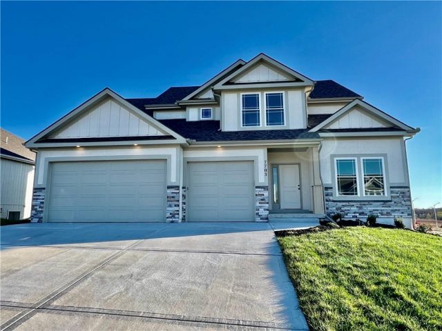 Homes for Sale in Liberty, MO 64068 | 2189  Longview Drive