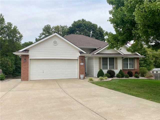 Homes for Sale in Kansas City, MO 64118 | 1412 NW 71st Court