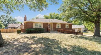 Homes for Sale in Gladstone, MO 64119 | 3713 NE 77th Street
