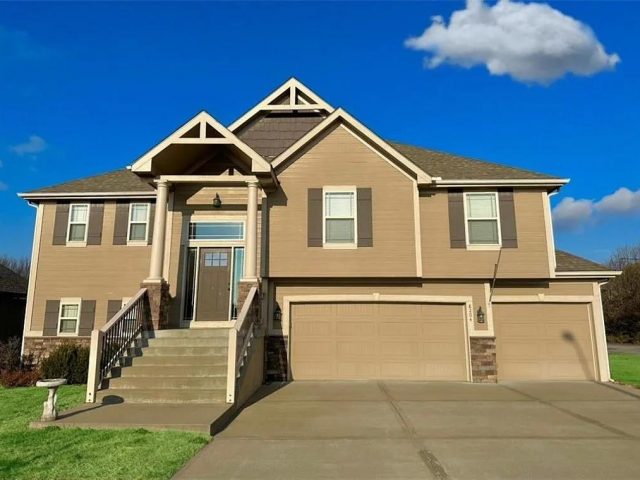 Homes for Sale in Kansas City, MO 64152 | 8204 NW 74th Street