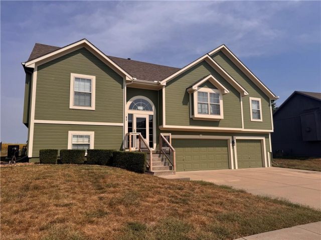 Homes for Sale in Kearney, MO 64060 | 1108 W 10TH Avenue
