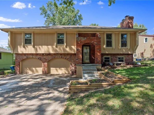 Homes for Sale in Excelsior Springs, MO 64024 | 1216  Michele Drive