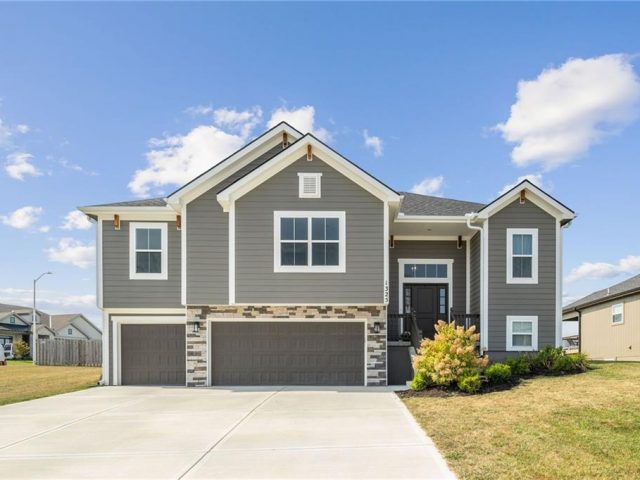 Homes for Sale in Kansas City, MO 64165 | 1325 NE 122nd Street