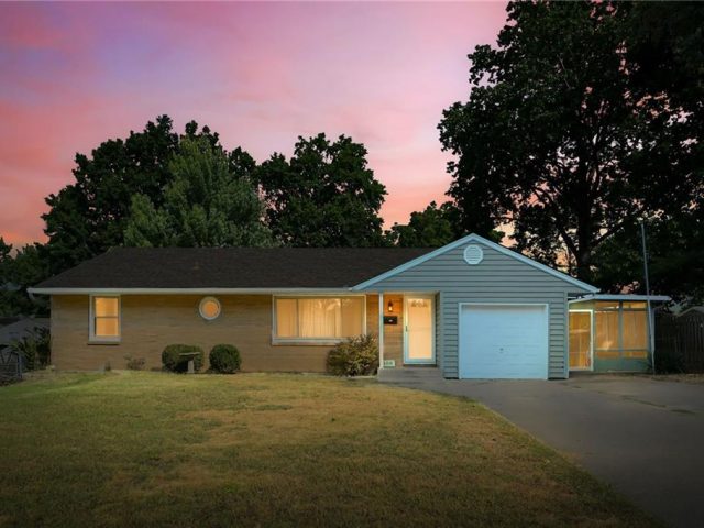 Homes for Sale in Gladstone, MO 64118 | 100 NW 64th Terrace