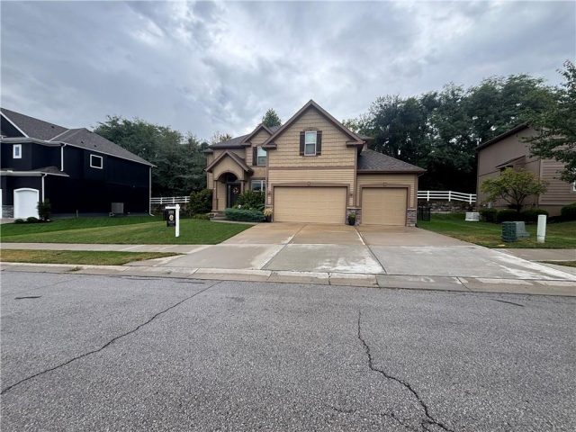 Homes for Sale in Kansas City, MO 64152 | 5862 S National Drive