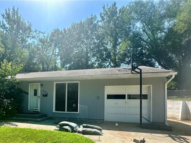 Homes for Sale in Liberty, MO 64068 | 605  Reed Street