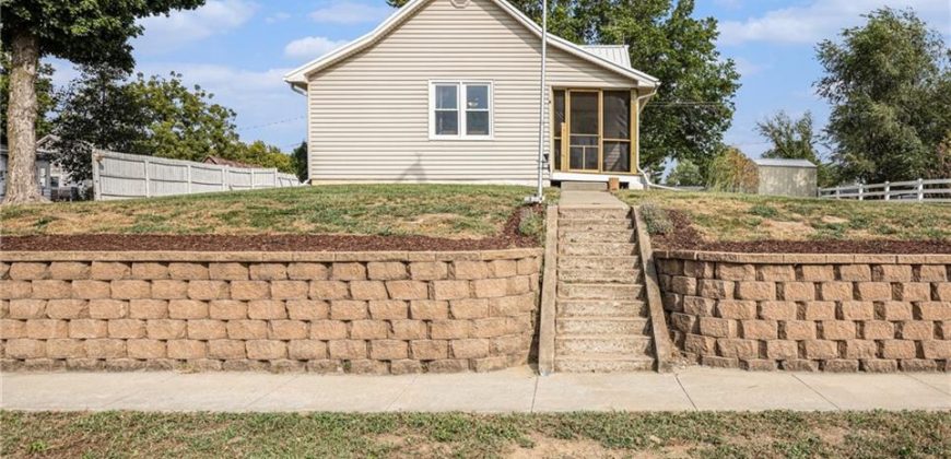 Homes for Sale in Dearborn, MO 64439 | 105 N August Street
