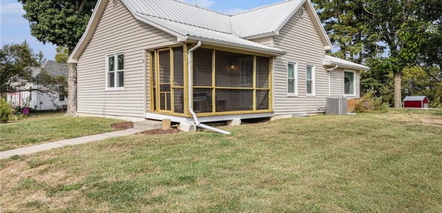 Homes for Sale in Dearborn, MO 64439 | 105 N August Street