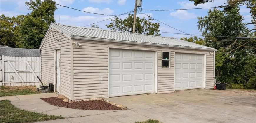 Homes for Sale in Dearborn, MO 64439 | 105 N August Street