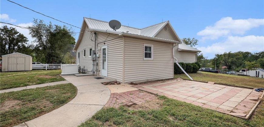 Homes for Sale in Dearborn, MO 64439 | 105 N August Street