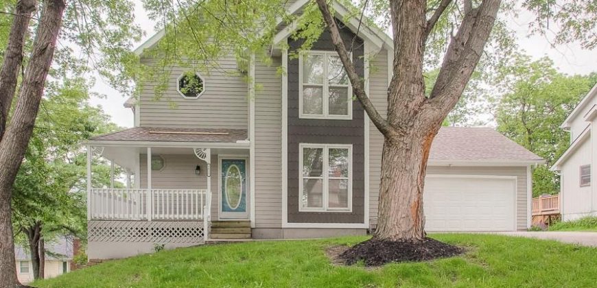 Homes for Sale in Gladstone, MO 64119 | 5835 N College Street