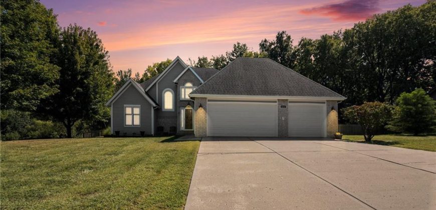 Homes for Sale in Smithville, MO 64089 | 407  Amesbury Drive