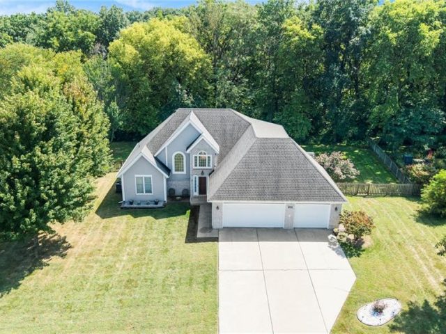 Homes for Sale in Smithville, MO 64089 | 407  Amesbury Drive