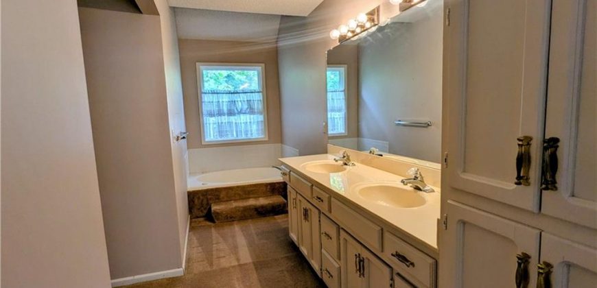 Homes for Sale in Liberty, MO 64068 | 1580  Ridgeway Drive