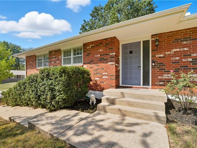 Homes for Sale in Kansas City, MO 64118 | 7802 N Wayne Avenue