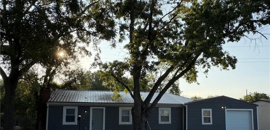 Homes for Sale in Excelsior Springs, MO 64024 | 941 N Jesse James Road