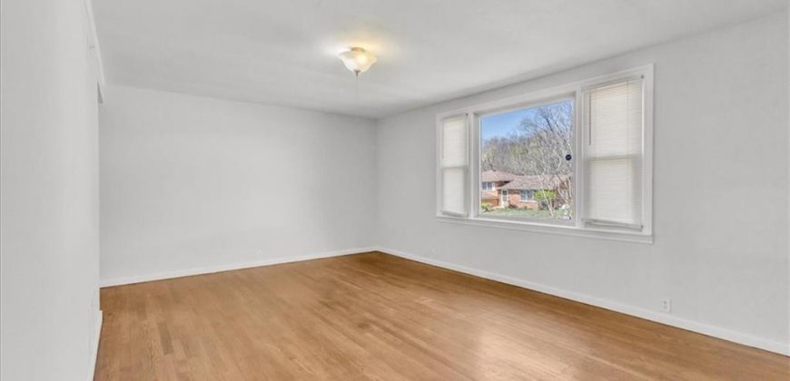 Homes for Sale in Claycomo, MO 64119 | 205 E Longfellow Street