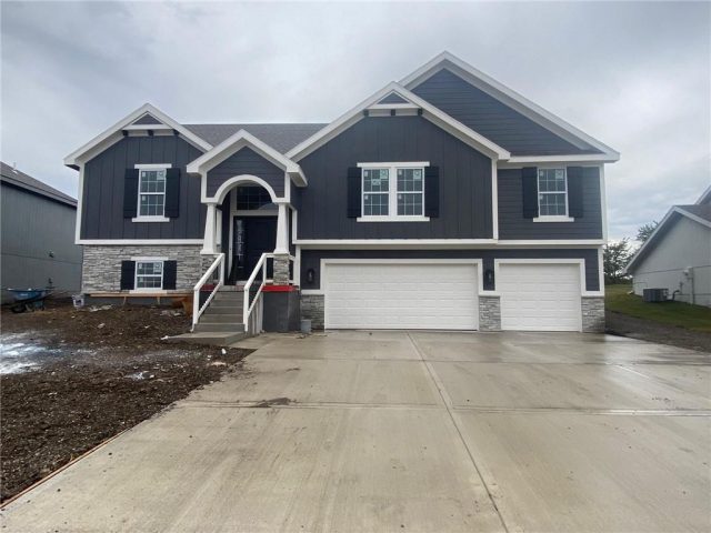 Homes for Sale in Kansas City, MO 64156 | 5911 NE 118th Street