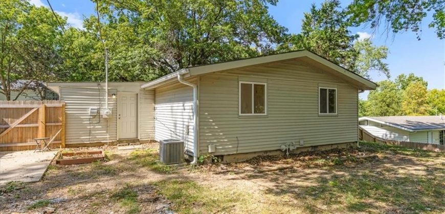 Homes for Sale in Kansas City, MO 64118 | 5705 N Woodland Avenue