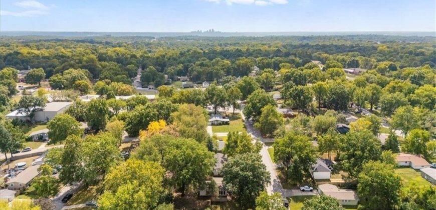 Homes for Sale in Kansas City, MO 64118 | 5705 N Woodland Avenue