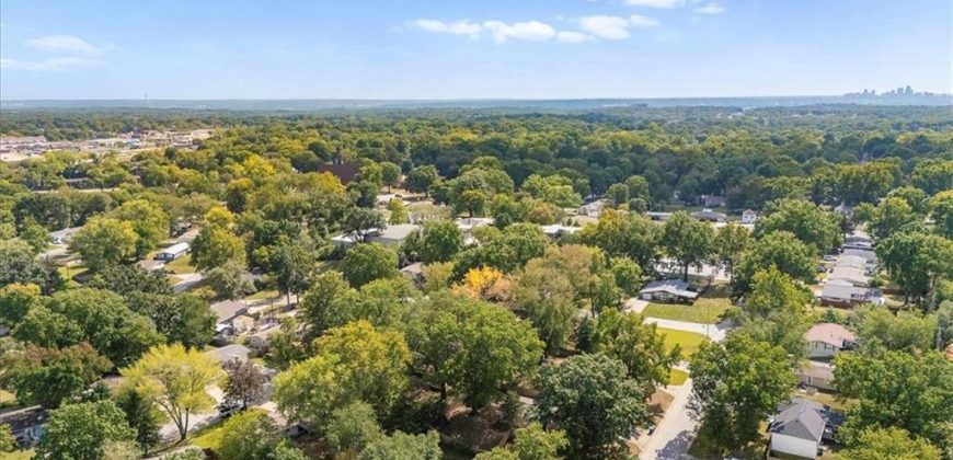 Homes for Sale in Kansas City, MO 64118 | 5705 N Woodland Avenue