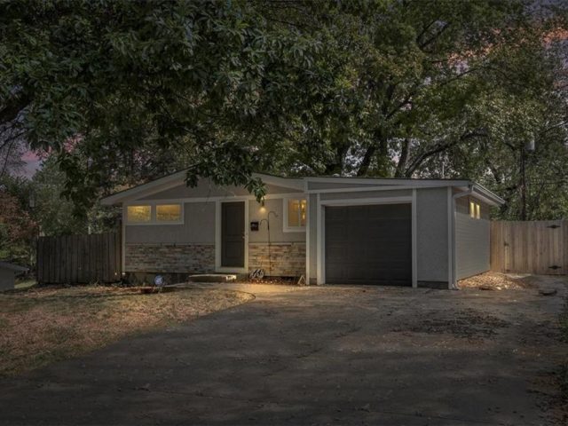 Homes for Sale in Kansas City, MO 64118 | 5705 N Woodland Avenue