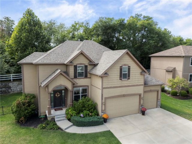 Homes for Sale in Kansas City, MO 64152 | 5862 S National Drive