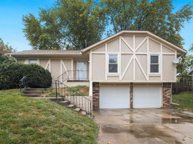 Homes for Sale in Pleasant Valley, MO 64068 | 8702  Linda Lane