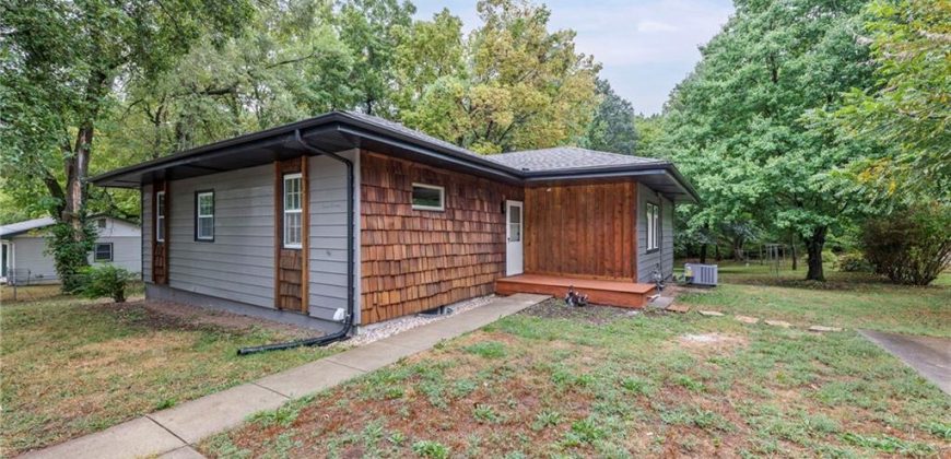 Homes for Sale in Claycomo, MO 64119 | 116 N Emerson Avenue