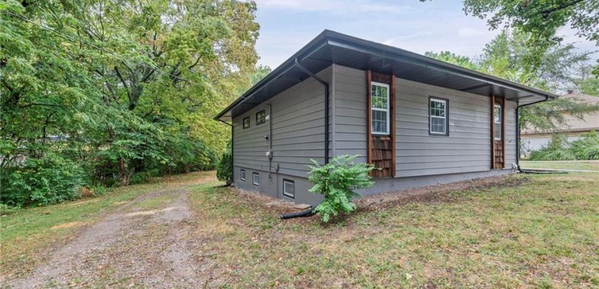 Homes for Sale in Claycomo, MO 64119 | 116 N Emerson Avenue
