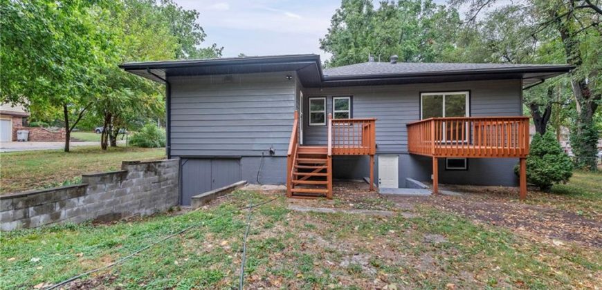 Homes for Sale in Claycomo, MO 64119 | 116 N Emerson Avenue