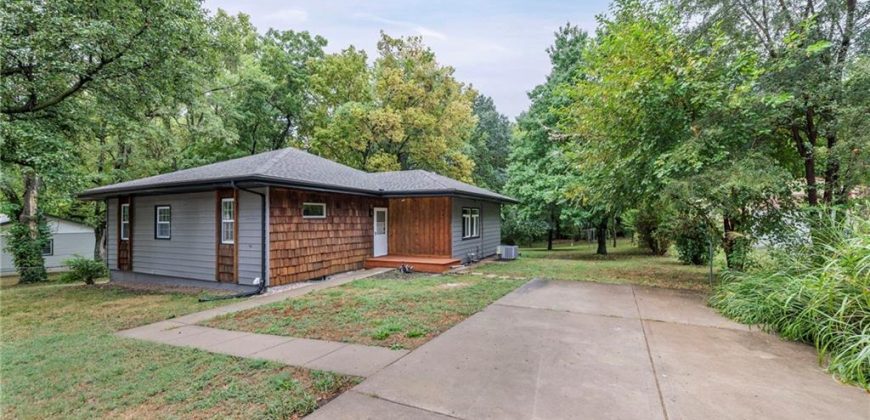 Homes for Sale in Claycomo, MO 64119 | 116 N Emerson Avenue