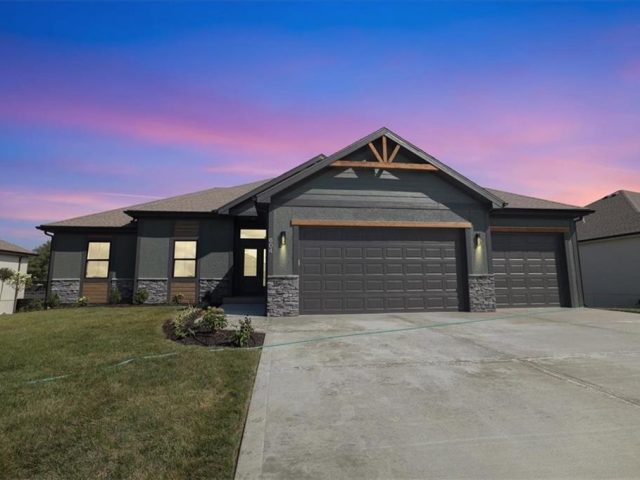 Homes for Sale in Smithville, MO 64089 | 604  Blackhawke Drive