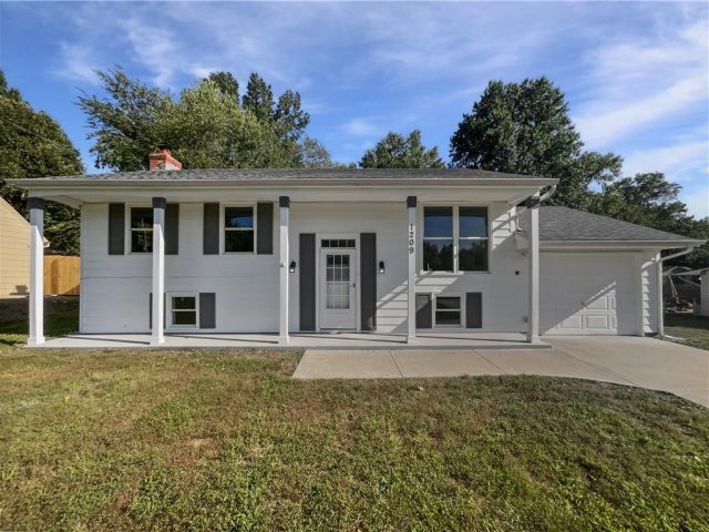 Homes for Sale in Liberty, MO 64068 | 1209  Liberty Drive Terrace