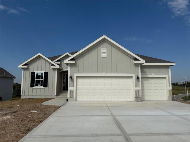 Homes for Sale in Kansas City, MO 64157 | 9810 N Laurel Avenue