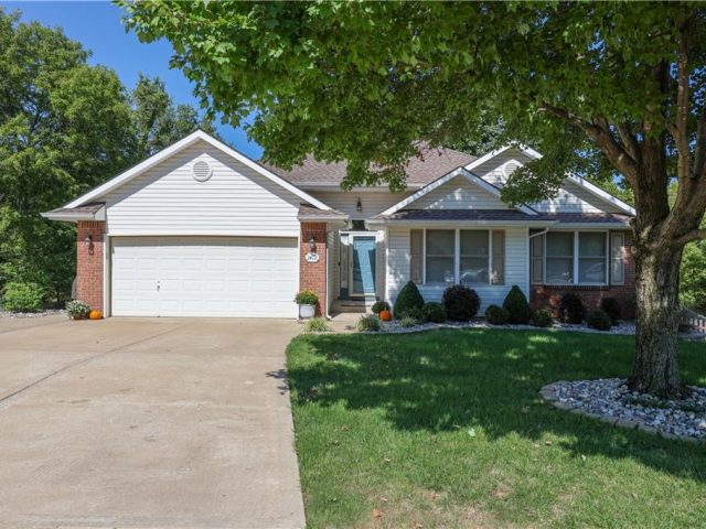 Homes for Sale in Kansas City, MO 64118 | 1412 NW 71st Court