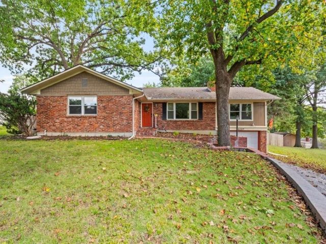 Homes for Sale in Kansas City, MO 64116 | 4127 NW CEDAR Lane