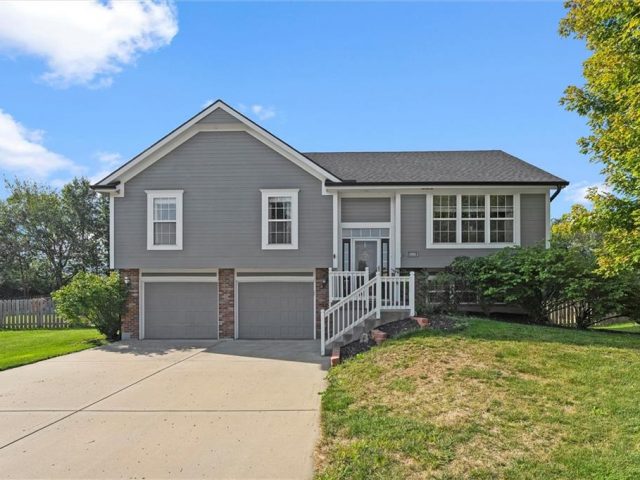 Homes for Sale in Kansas City, MO 64156 | 4303 NE 102 Street