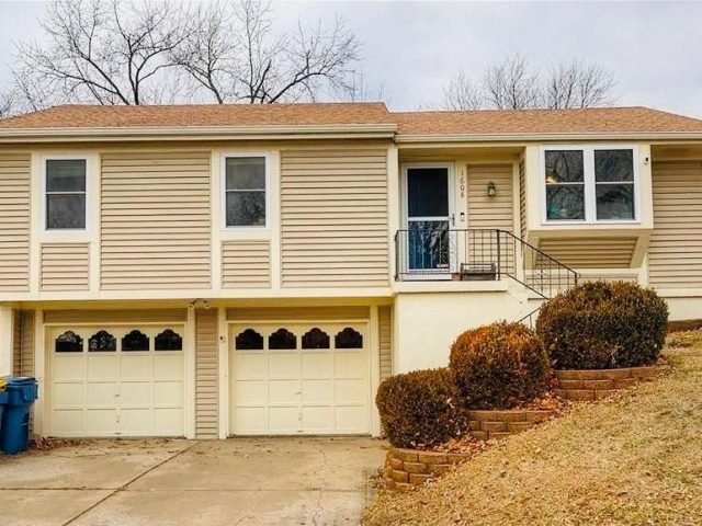 Homes for Sale in Liberty, MO 64068 | 1608  Ray Street