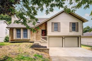 10119-N-WYANDOTTE-Street-mls-2575396-image-1